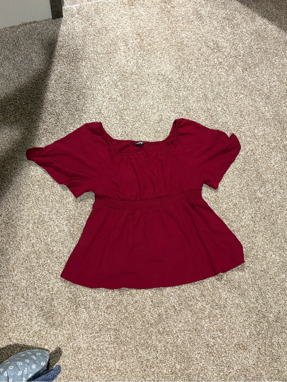 BloomChic Smocked Waist Puff Sleeve Peplum Top in Burgundy